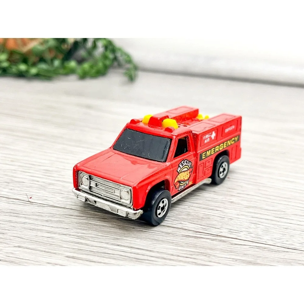 1974 FIRE RANGER TRUCK EMERGENCY 1:64‎ SCALE DIECAST DIORAMA COLLECTOR